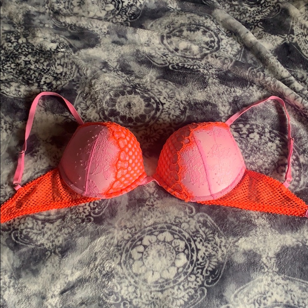 Victoria’s Secret Bombshell Plunge Bra 💗🧡